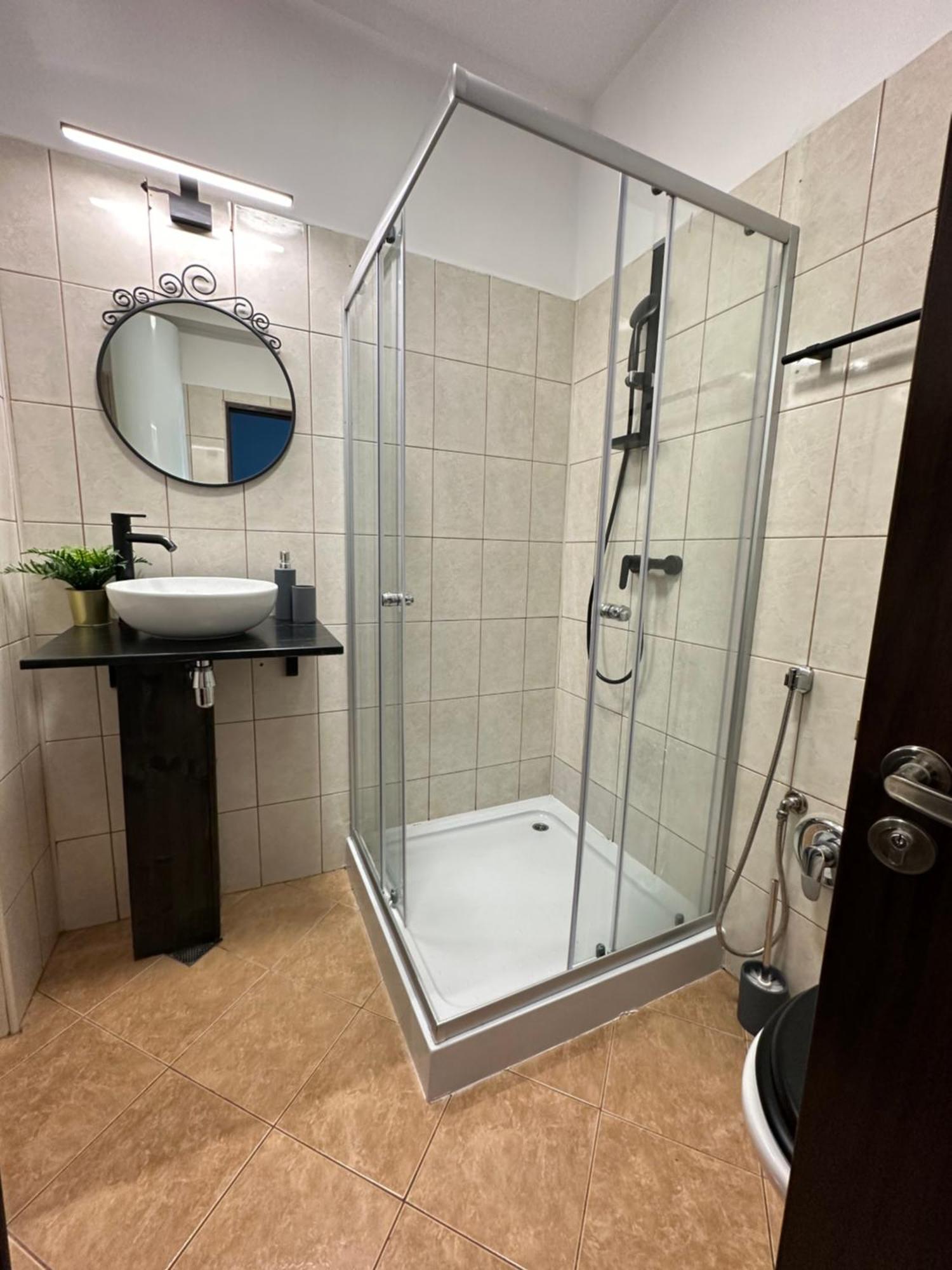 Central Studio Sapphire Apartment Bukares Bagian luar foto