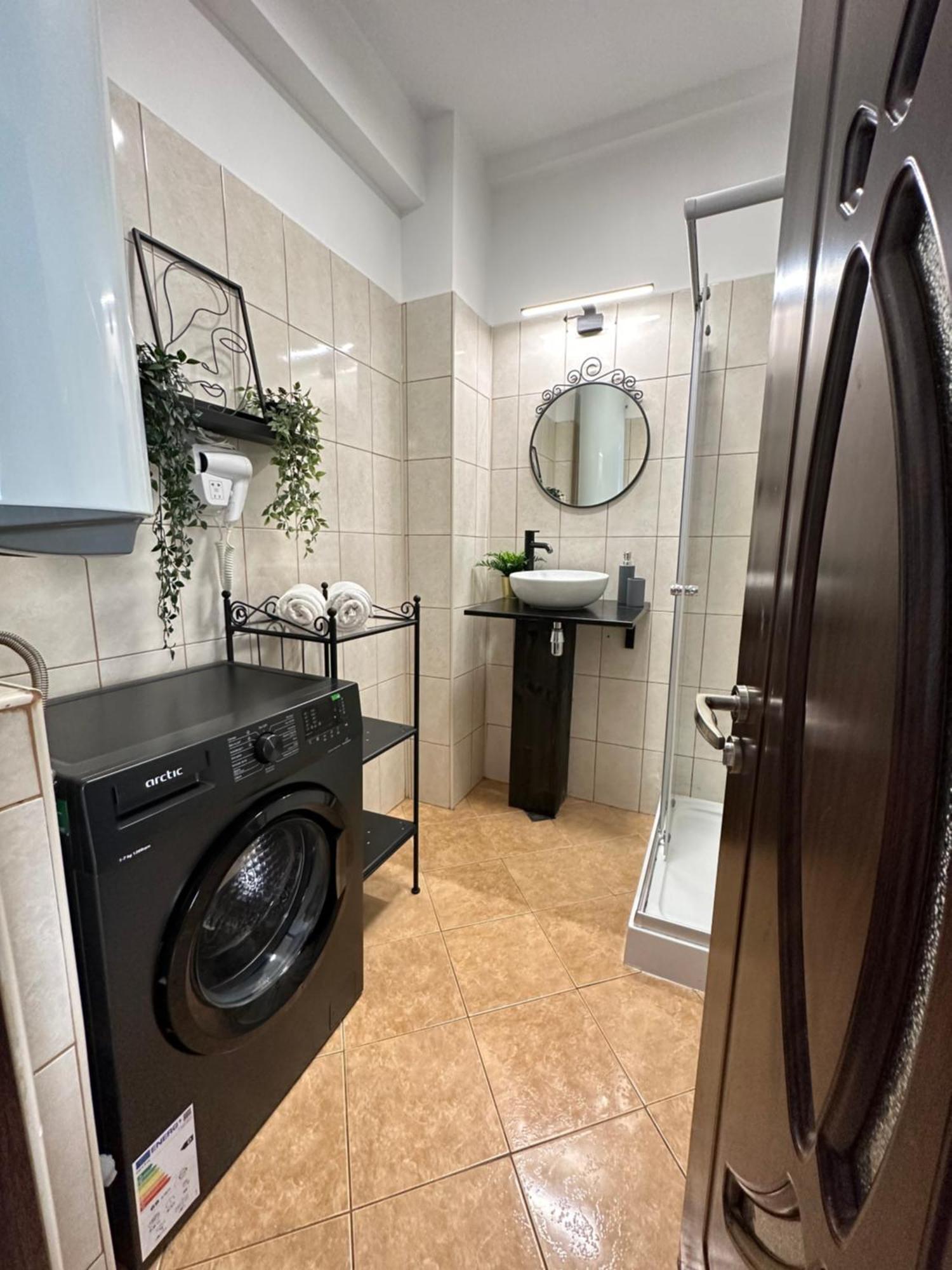 Central Studio Sapphire Apartment Bukares Bagian luar foto